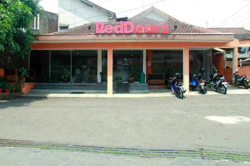 Reddoorz Syariah Near Btc Fashion Mall Bandung Exteriér fotografie
